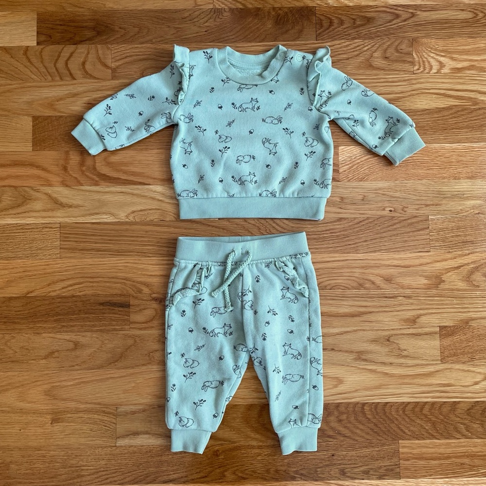 PRIMARK 2 Piece Sweatshirt and Joggers Set (3-6 mo)
